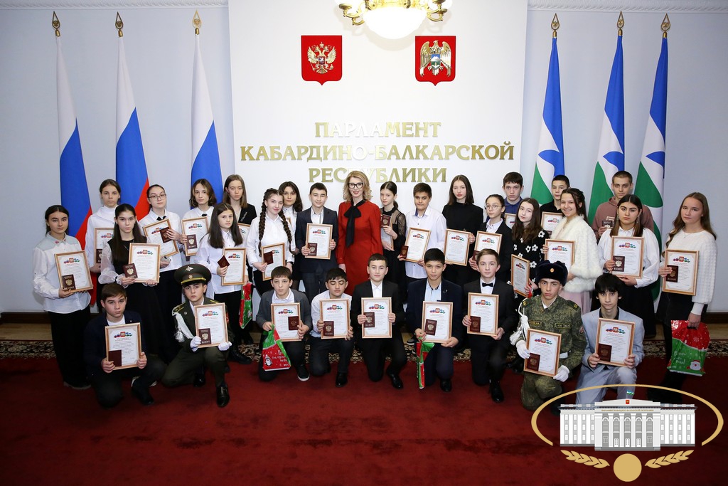 Стать достойными гражданами Российской Федерации