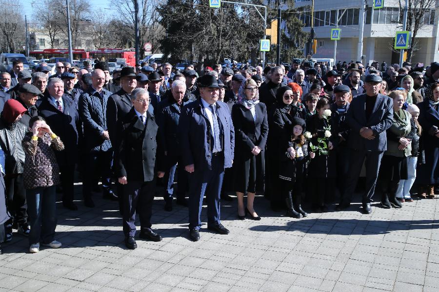 Глава КБР Казбек Коков принял участие в памятных мероприятиях, посвященных 81-й годовщине депортации балкарского народа