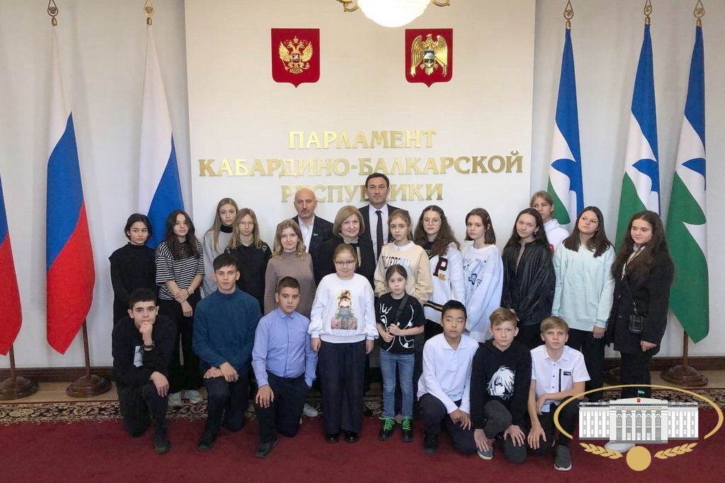 Юные прохладяне стали гостями законодательного органа