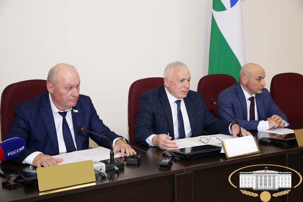 От подсобного хозяйства до бизнеса: депутаты обсудили эффективность соцконтрактов