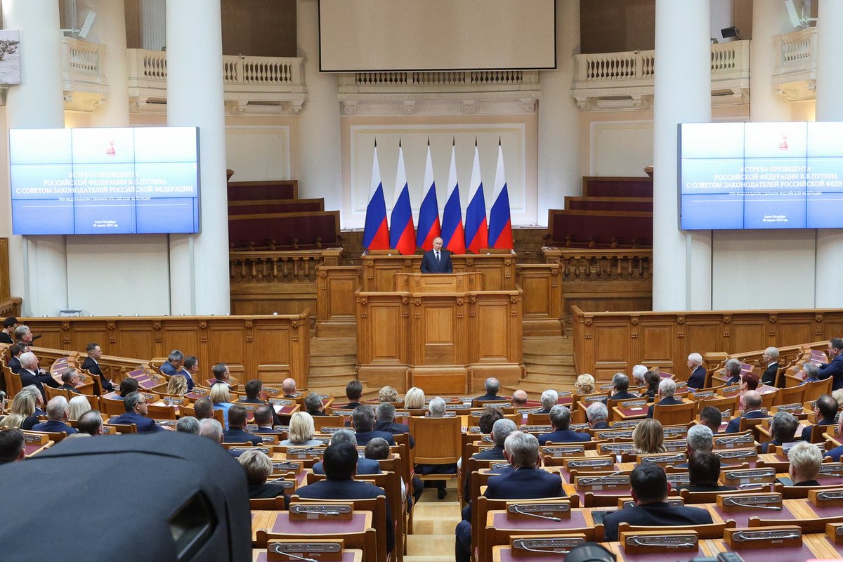 На встрече с членами Совета законодателей Президент РФ отметил активное участие парламентариев в разработке стратегических документов