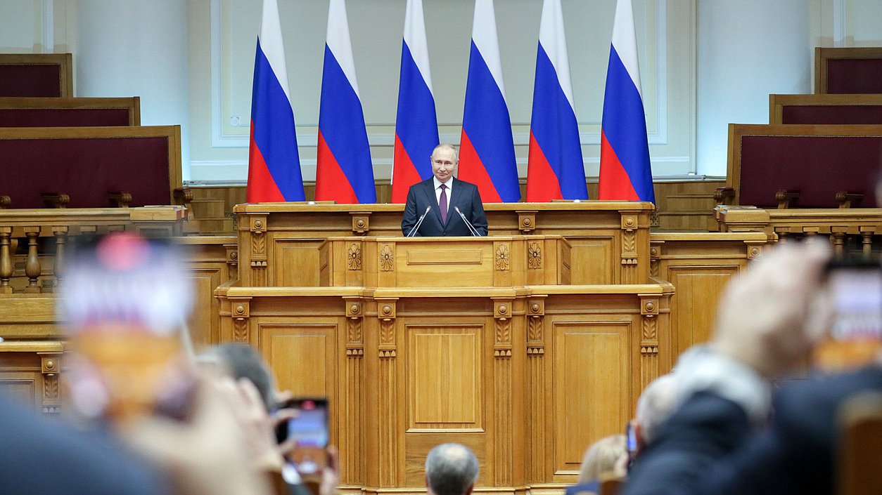 Владимир Путин выступил на встрече с членами Совета законодателей
