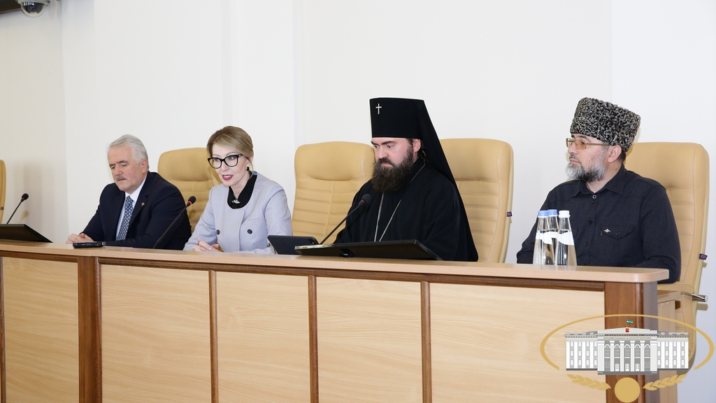 Пленарное заседание IX региональных Рождественских парламентских встреч