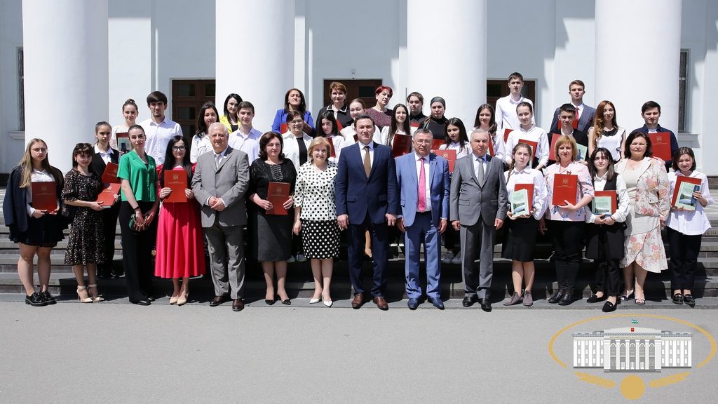 В Парламенте КБР подвели итоги конкурса на лучшую работу "Моя законотворческая инициатива" среди молодёжи образовательных, научных и общественных организаций в 2022 году